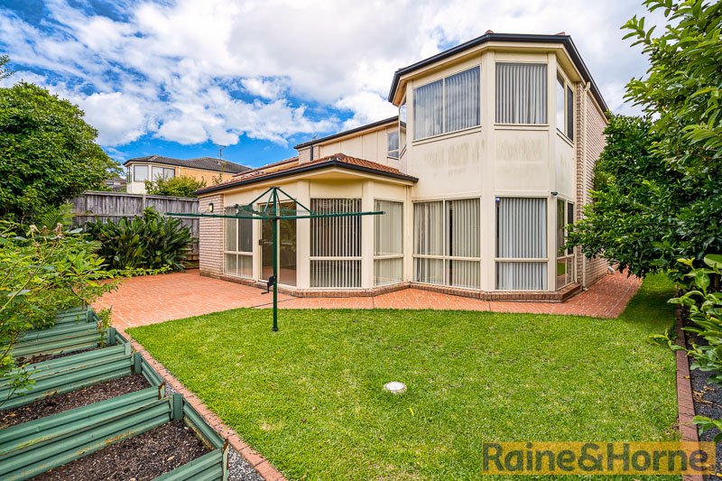 Photo - 10 Broadleaf Crescent, Beaumont Hills NSW 2155 - Image 12