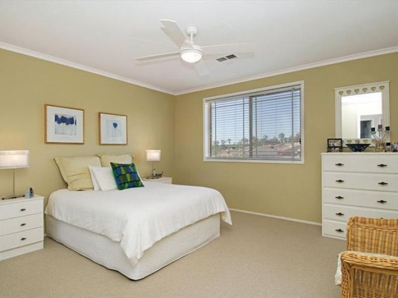 Photo - 10 Brokenwood Place, Cherrybrook NSW 2126 - Image 4