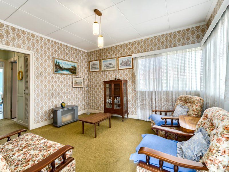 Photo - 10 Broula Street, Stafford Heights QLD 4053 - Image 2