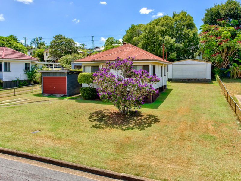 Photo - 10 Broula Street, Stafford Heights QLD 4053 - Image 9