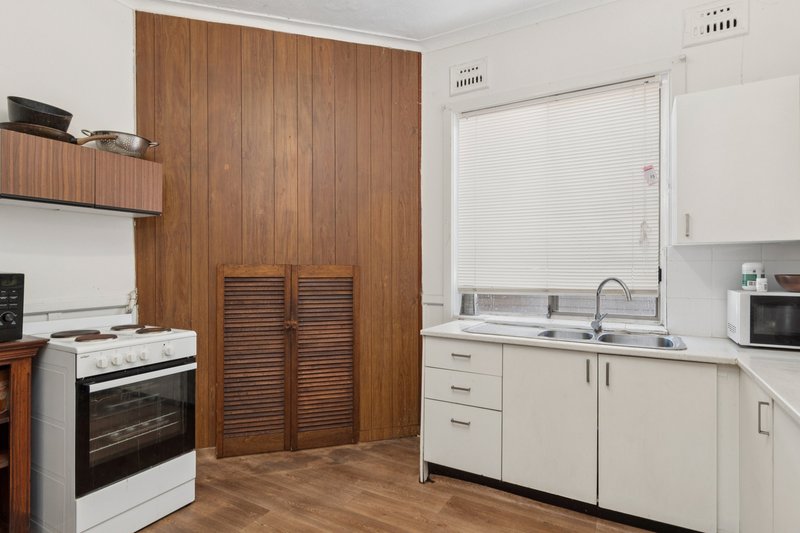 Photo - 10 Bruce Road, Warrawong NSW 2502 - Image 3