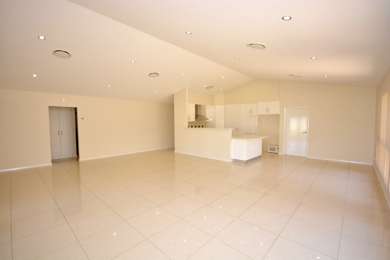 Photo - 10 Bucello Street, Griffith NSW 2680 - Image 3