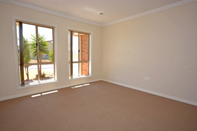 Photo - 10 Bucello Street, Griffith NSW 2680 - Image 8