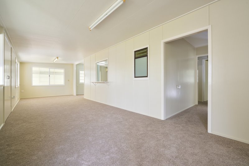 Photo - 10 Buller Street, South Gladstone QLD 4680 - Image 10