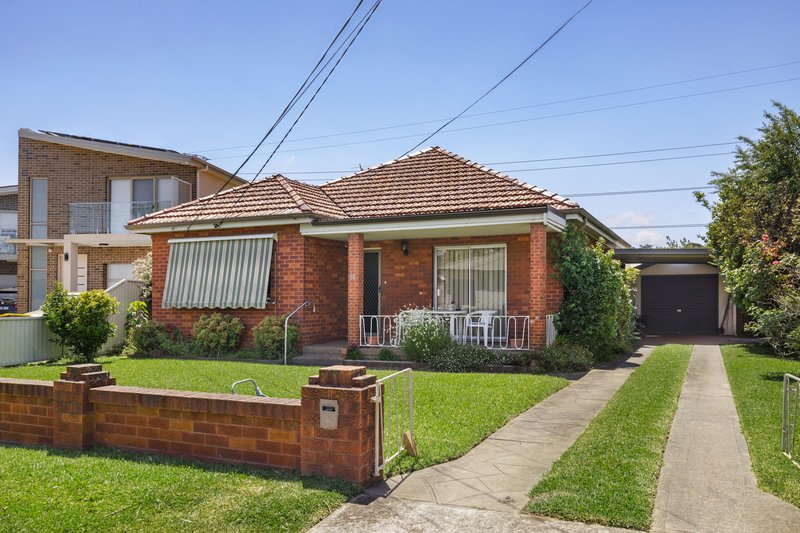 Photo - 10 Bunt Avenue, Greenacre NSW 2190 - Image 2