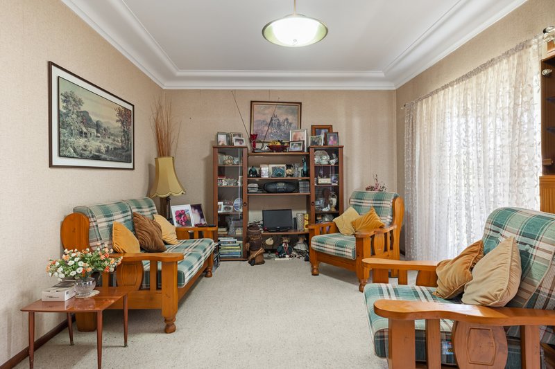 Photo - 10 Bunt Avenue, Greenacre NSW 2190 - Image 3