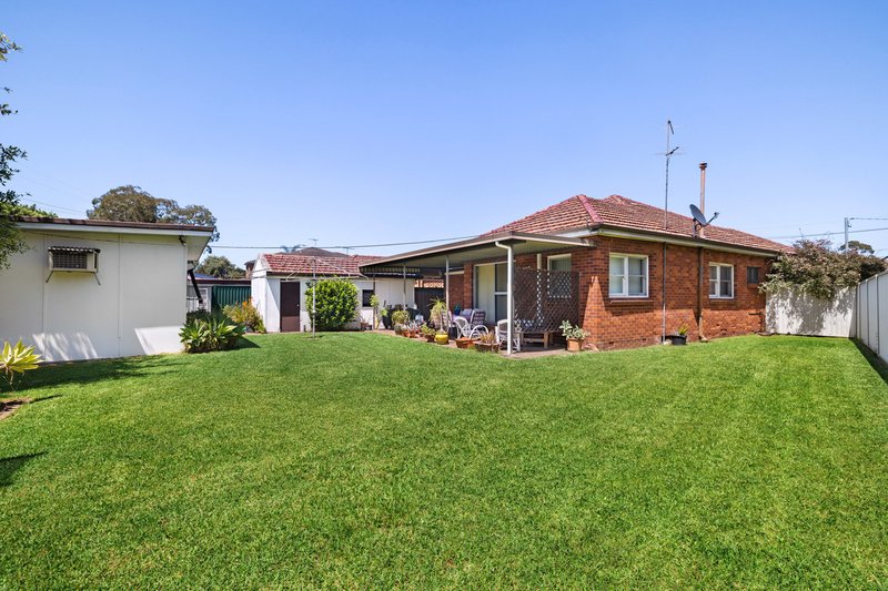 Photo - 10 Bunt Avenue, Greenacre NSW 2190 - Image 6