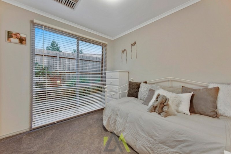 Photo - 10 Burlorn Court, Carrum Downs VIC 3201 - Image 9