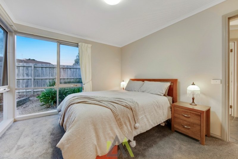 Photo - 10 Burlorn Court, Carrum Downs VIC 3201 - Image 11