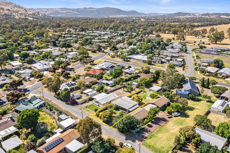 Photo - 10 Burns Avenue, Euroa VIC 3666 - Image 11