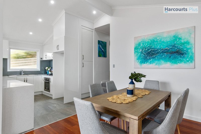 Photo - 10 Burrington Street, Hallett Cove SA 5158 - Image 9