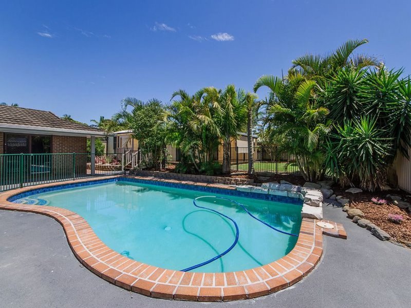 Photo - 10 Bushtree Ct , Burleigh Waters QLD 4220 - Image 2