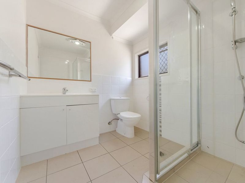 Photo - 10 Bushtree Ct , Burleigh Waters QLD 4220 - Image 5