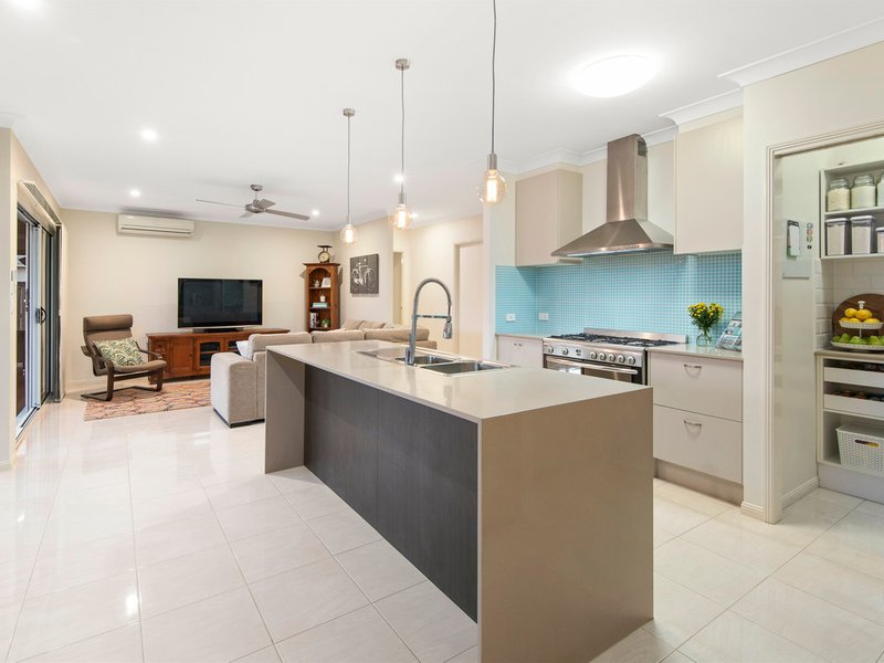 Photo - 10 Butlers Close, Upper Kedron QLD 4055 - Image 2