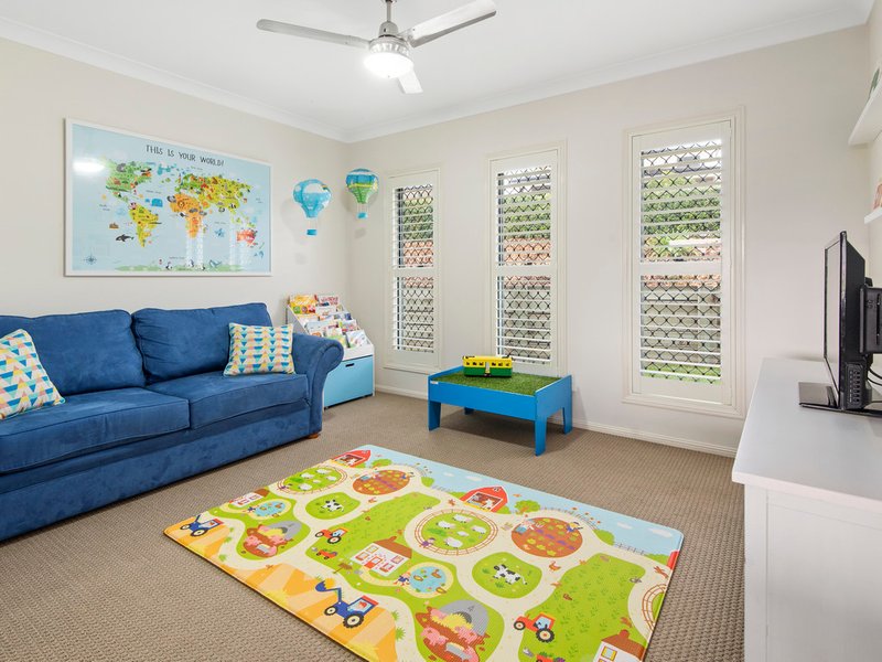 Photo - 10 Butlers Close, Upper Kedron QLD 4055 - Image 15