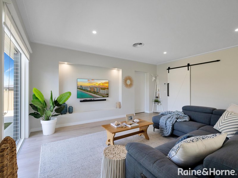 Photo - 10 Cain Drive, Kelso NSW 2795 - Image 5