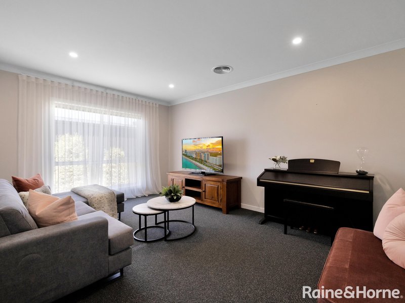 Photo - 10 Cain Drive, Kelso NSW 2795 - Image 6