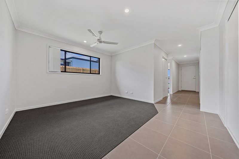 Photo - 10 Cale Street, Logan Reserve QLD 4133 - Image 4