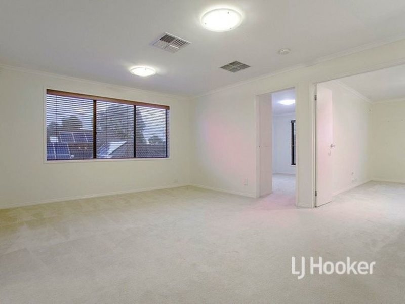 Photo - 10 Caledonian Way, Point Cook VIC 3030 - Image 9