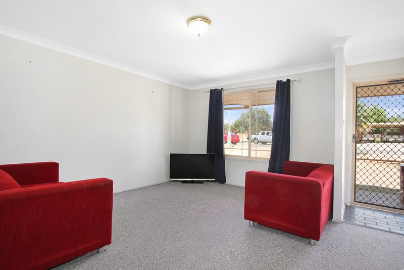 Photo - 10 Caley Close, Tamworth NSW 2340 - Image 2