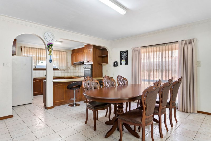 Photo - 10 Cambala Avenue, Lalor VIC 3075 - Image 4