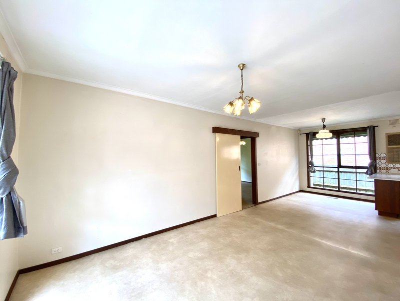 Photo - 10 Camden Court, Glen Waverley VIC 3150 - Image 4