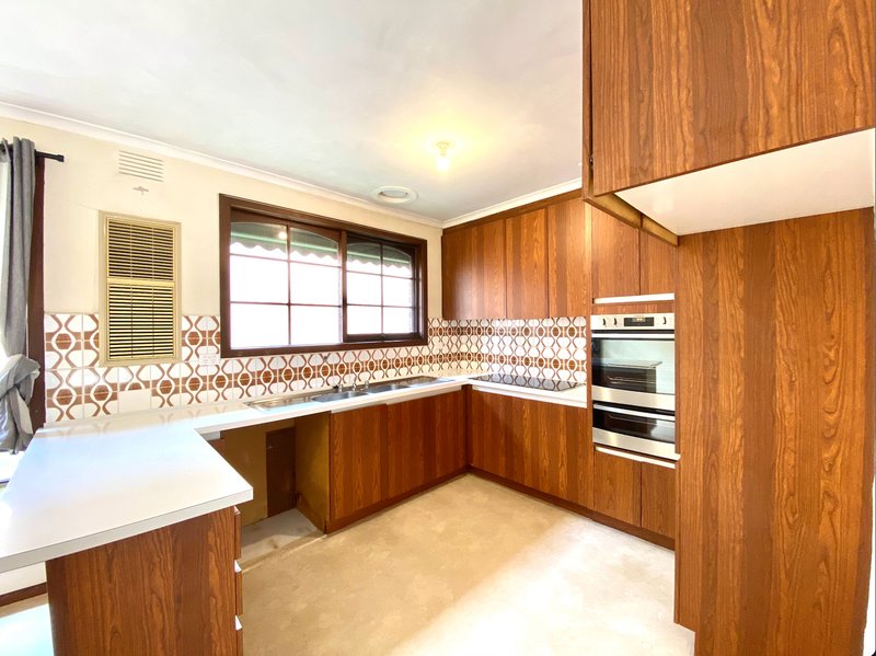 Photo - 10 Camden Court, Glen Waverley VIC 3150 - Image 5