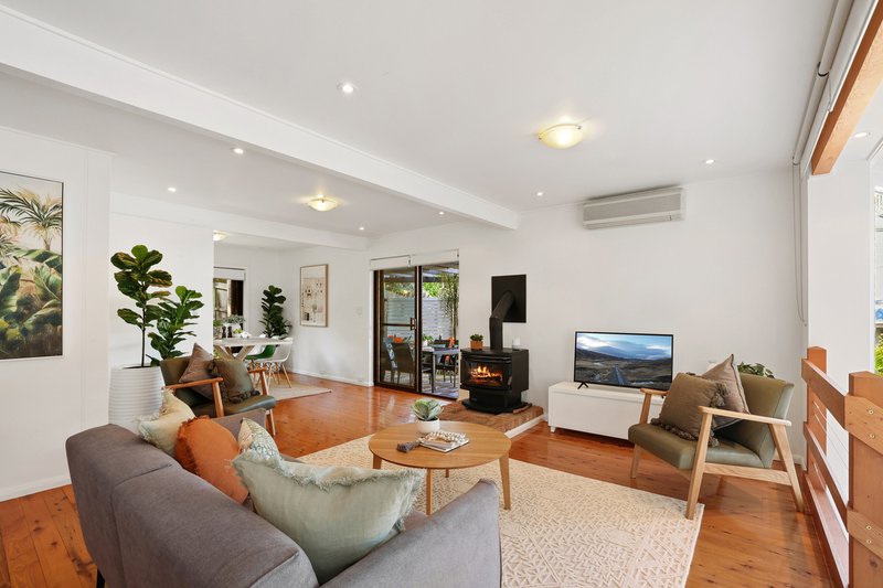 Photo - 10 Canungra Place, Elanora Heights NSW 2101 - Image 2