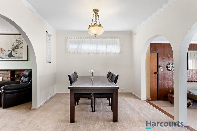 Photo - 10 Capital Avenue, Glen Waverley VIC 3150 - Image 4