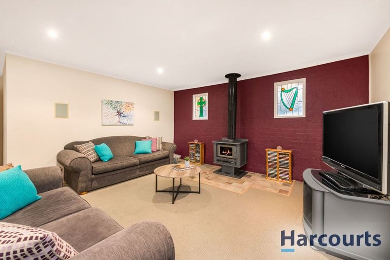 Photo - 10 Caprice Close, Wantirna VIC 3152 - Image 6