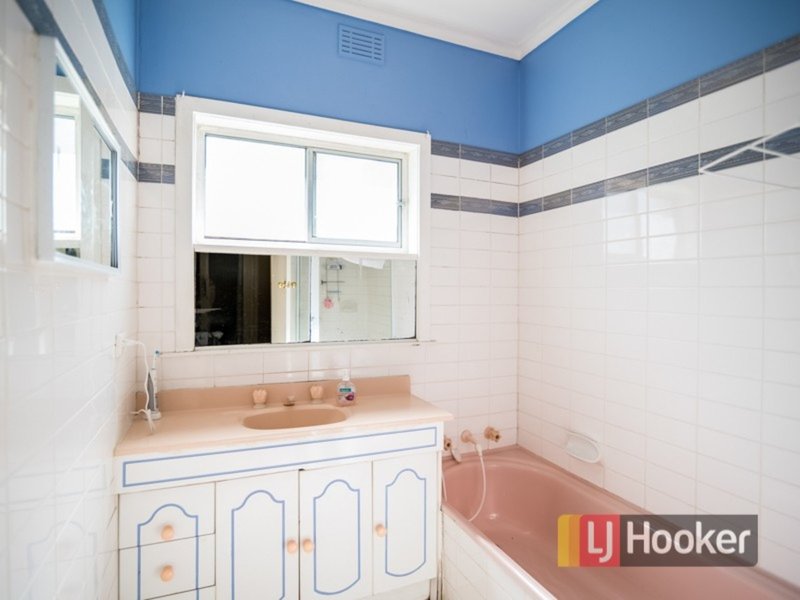 Photo - 10 Carlton Road, Dandenong North VIC 3175 - Image 6