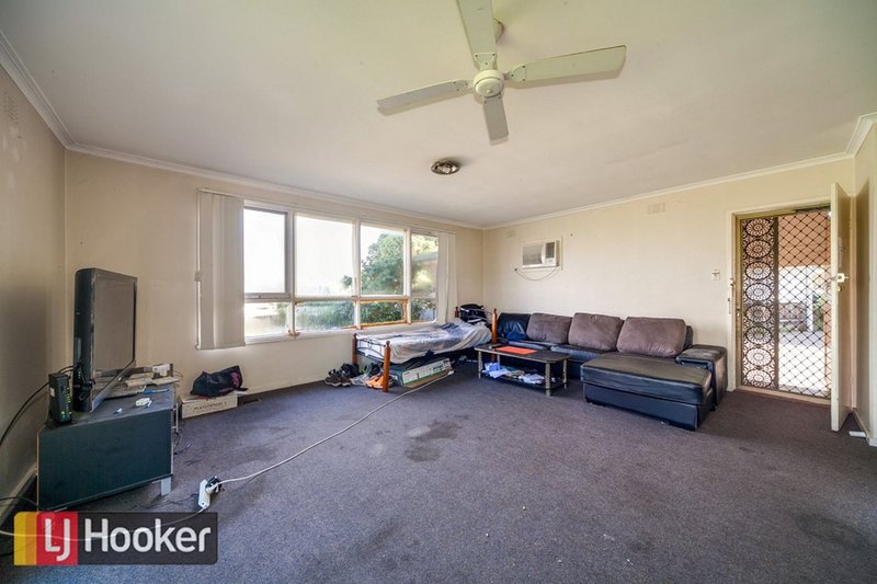 Photo - 10 Carlyon Crt , Springvale VIC 3171 - Image 3