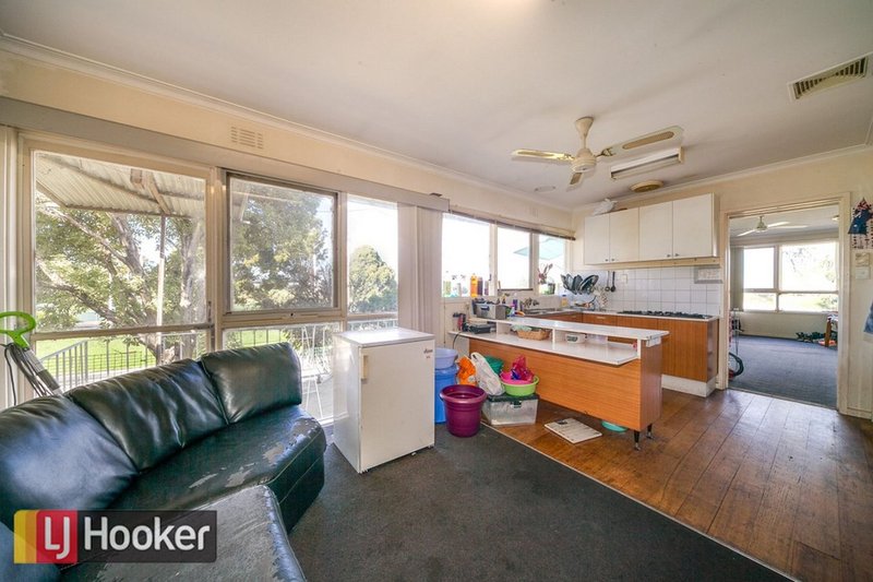 Photo - 10 Carlyon Crt , Springvale VIC 3171 - Image 5