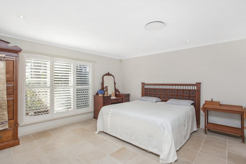 Photo - 10 Carrara Road, Carrara QLD 4211 - Image 9