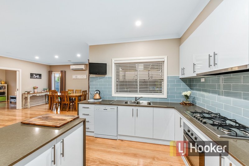 Photo - 10 Carrington Drive, Pakenham VIC 3810 - Image 3