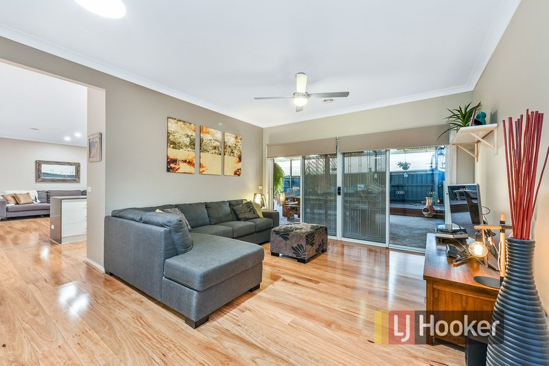 Photo - 10 Carrington Drive, Pakenham VIC 3810 - Image 5