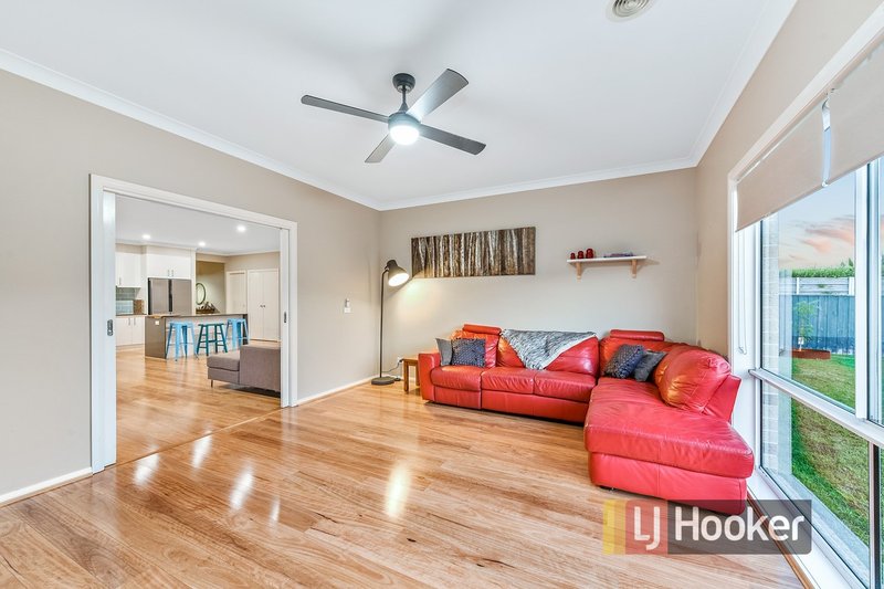 Photo - 10 Carrington Drive, Pakenham VIC 3810 - Image 7