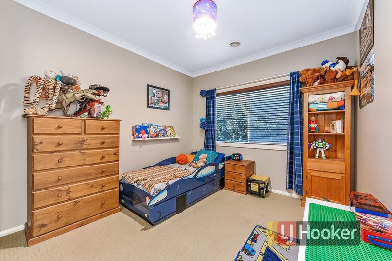 Photo - 10 Carrington Drive, Pakenham VIC 3810 - Image 10