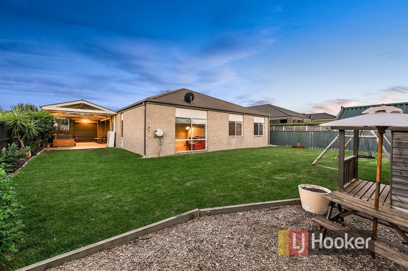 Photo - 10 Carrington Drive, Pakenham VIC 3810 - Image 15