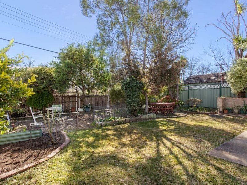 Photo - 10 Carrington Street, Deakin ACT 2600 - Image 9