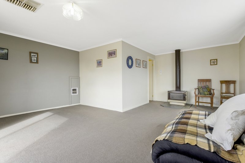 Photo - 10 Cascade Drive, Wyndham Vale VIC 3024 - Image 3