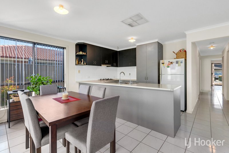 Photo - 10 Cassia Street, Munno Para West SA 5115 - Image 2
