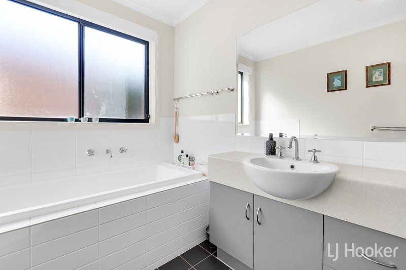 Photo - 10 Cassia Street, Munno Para West SA 5115 - Image 13