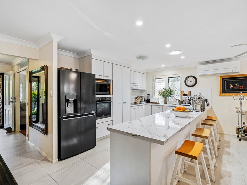 Photo - 10 Cassiopeia Place, Wynnum QLD 4178 - Image 5