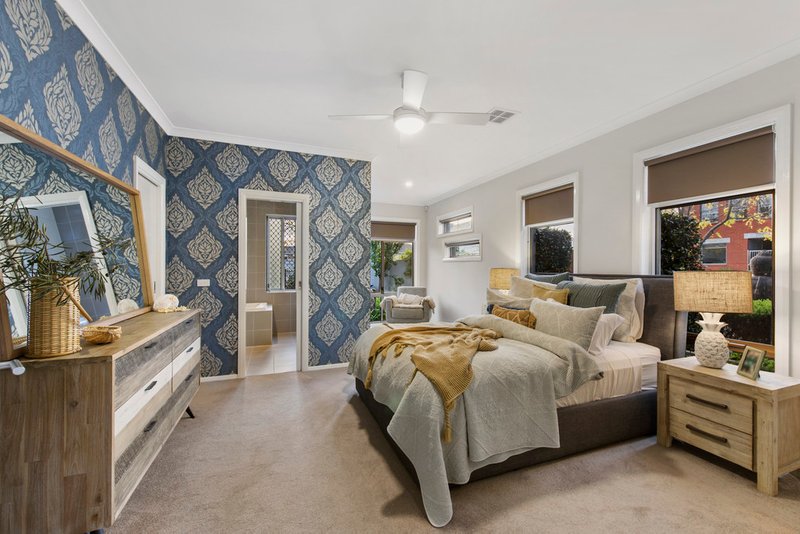 Photo - 10 Catani Mews, Caroline Springs VIC 3023 - Image 5