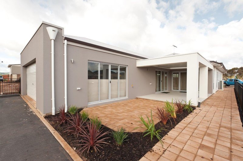 Photo - 10 Catherine Place, Munno Para SA 5115 - Image 3