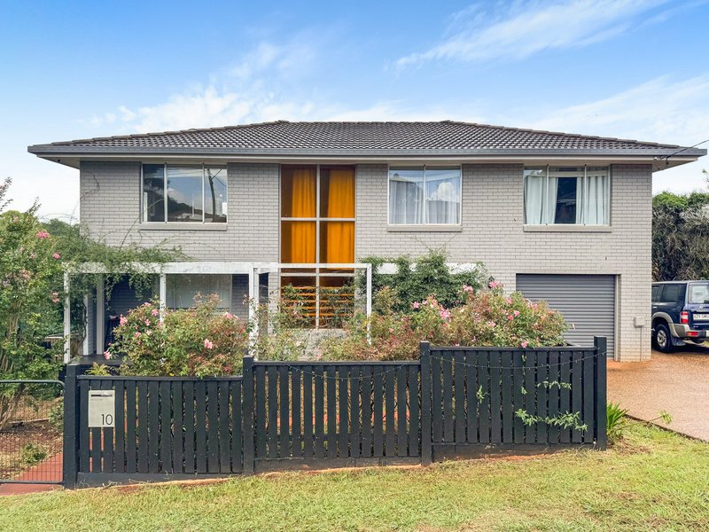 Photo - 10 Catto Street, Centenary Heights QLD 4350 - Image 1