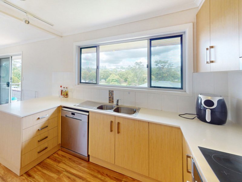 Photo - 10 Catto Street, Centenary Heights QLD 4350 - Image 2