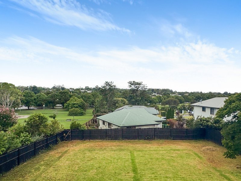 Photo - 10 Catto Street, Centenary Heights QLD 4350 - Image 6