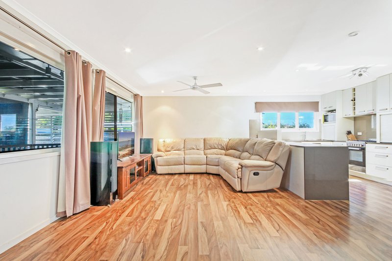 Photo - 10 Cawdor Street, Arana Hills QLD 4054 - Image 3